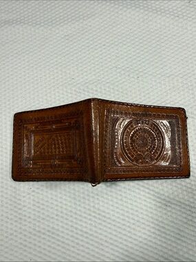 VTG Brown Tooled Leather Men's Bifold Wallet made in Mexico